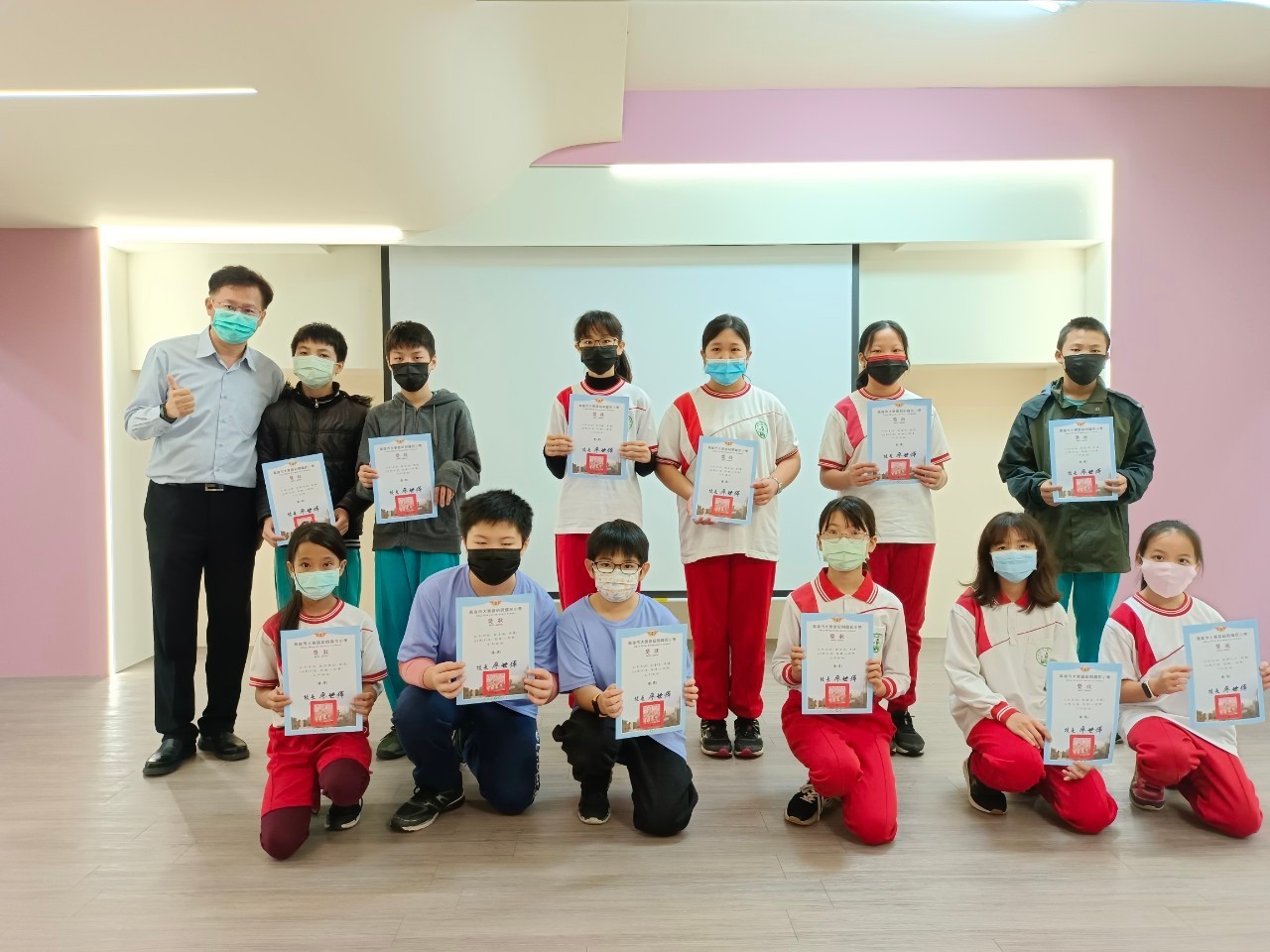 LINE_ALBUM_12月份閱讀心得單頒獎_220106_10.jpg